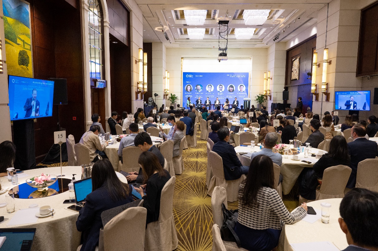 A group of people sitting at tables in a room
Description automatically generated with medium confidence